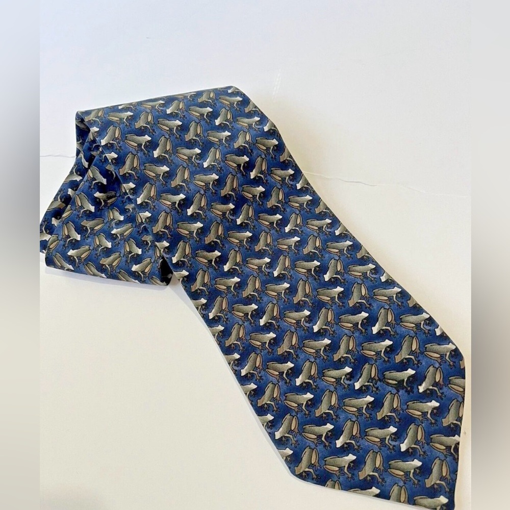 Men’s Tie 
Frog Motif 
Ties to Nature Necktie 
Blue 
56"L  4”W 
100% Silk